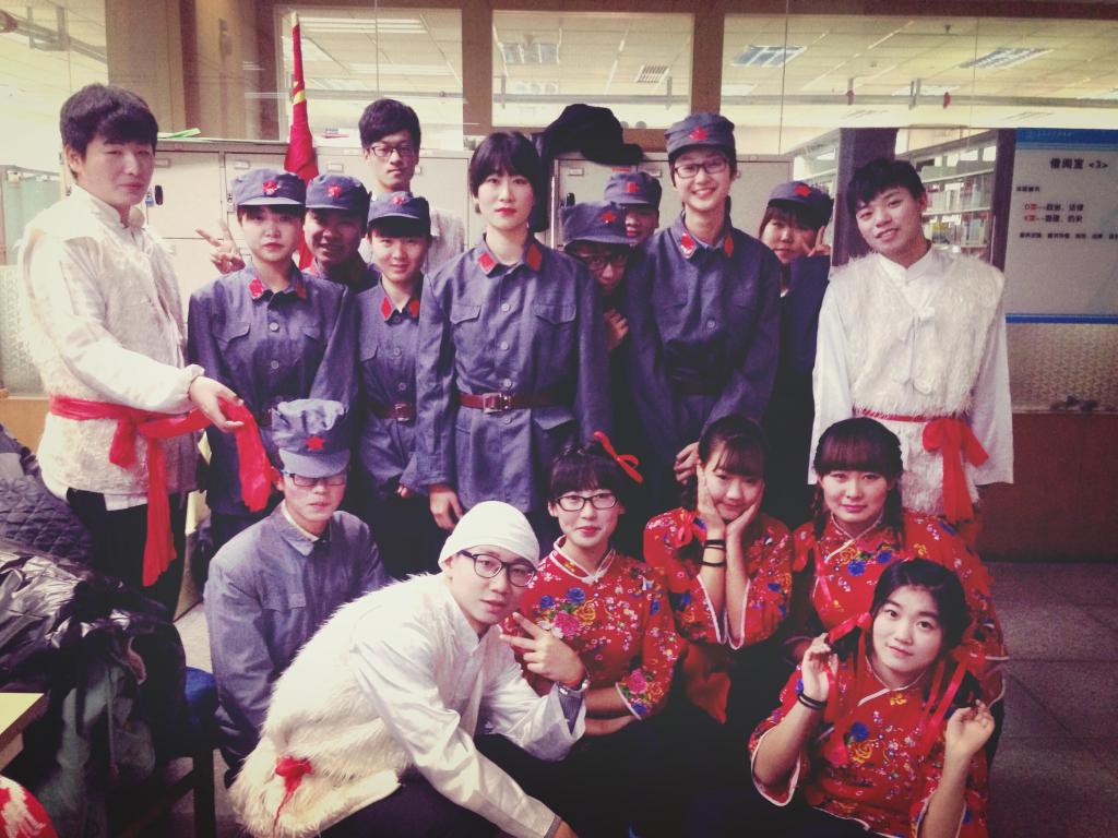 演员们幕后合影