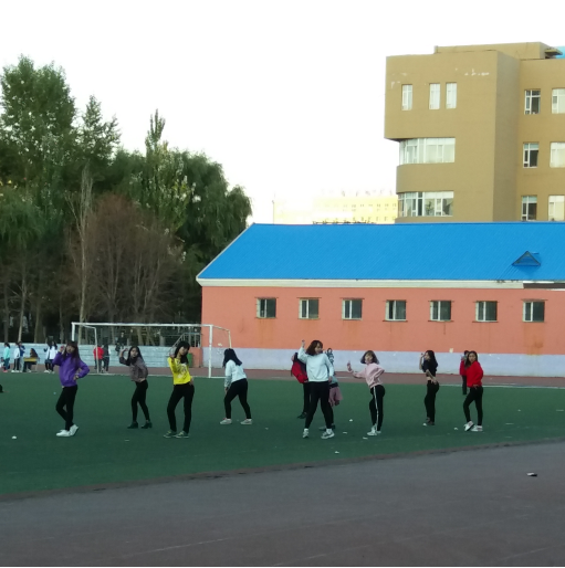 必赢3003no1线路检测中心艺术团组织和表演的啦啦队舞蹈