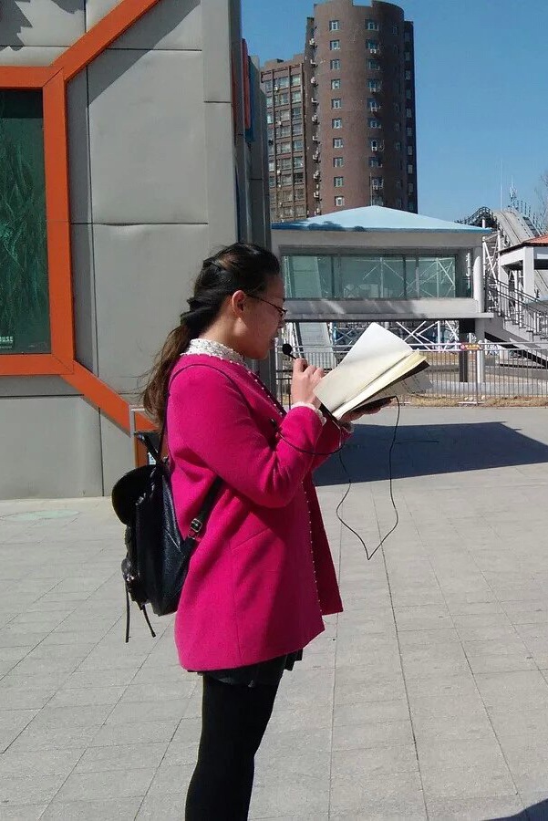 主持人讲述活动背景